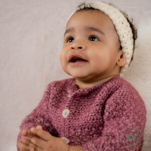 Gehaakt roze babyvestje