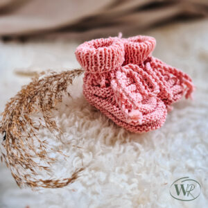 Gebreide roze babyslofjes